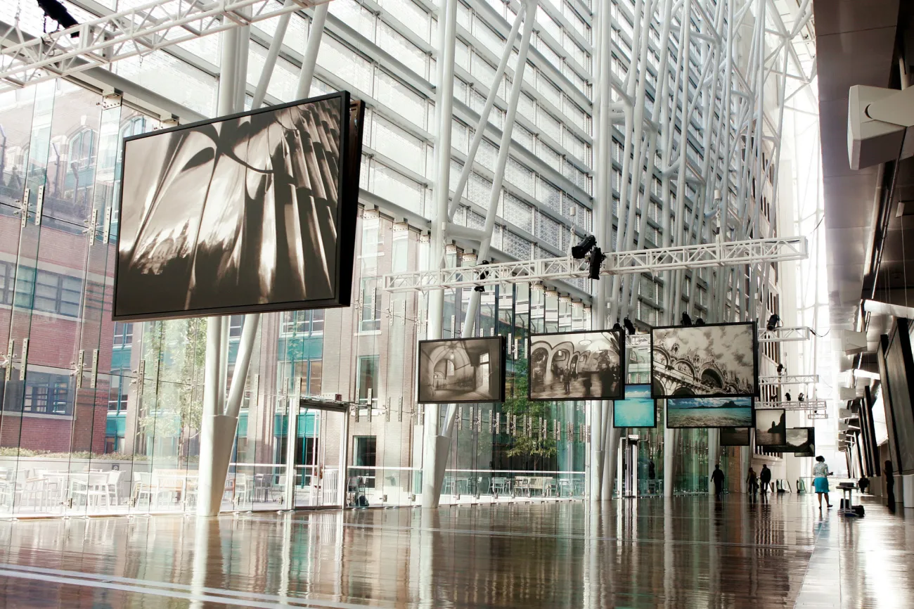 Expo photo de Nicolas Ruel : ça bouge dans le Quartier international!