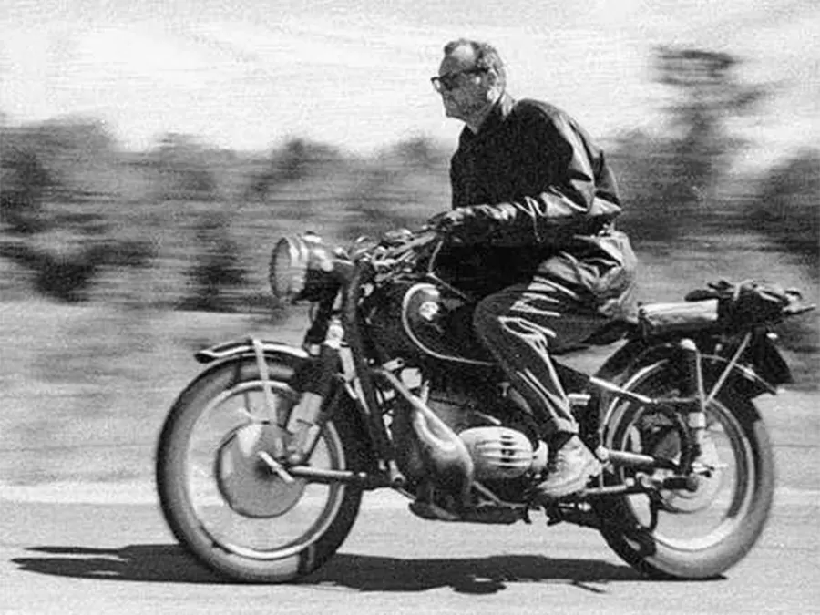 C. Wright Mills à moto