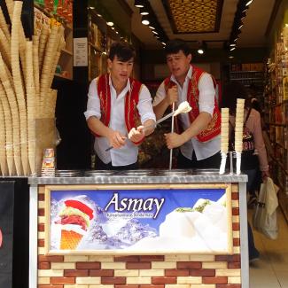 Les couleurs et les saveurs d'Istanbul - Vendeurs de dondurma (crème glacée)