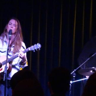 Beyries en spectacle à Istanbul, accompagnée de Judith Little-Daudelin