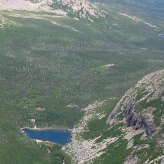 Le pied du mont Katahdin vu depuis le Knife Edge Trail