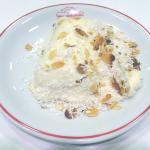 Dessert à la noix de coco et aux amandes du restaurant Haci Abdullah Dessert à la noix de coco et aux amandes du restaurant Haci Abdullah